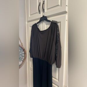 Badgley Mischka beautiful unique dress!  Just below knee Size Medium